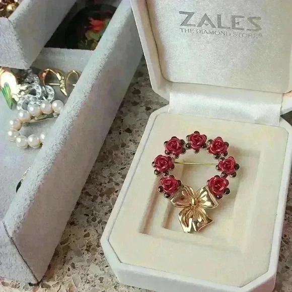 Avon NR red rose Wreath flowers brooch Christmas style Gold-toned red green - Picture 12 of 16